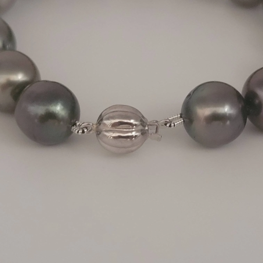 Tahitian Pearls Bracelet AAA, Round, Natural Color and Luster, 18K Solid White Gold |  The South Sea Pearl |  The South Sea Pearl