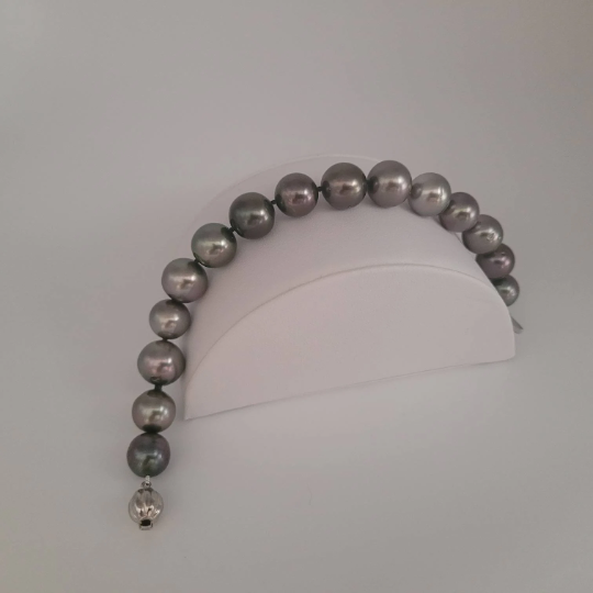 Tahitian Pearls Bracelet AAA, Round, Natural Color and Luster, 18K Solid White Gold |  The South Sea Pearl |  The South Sea Pearl
