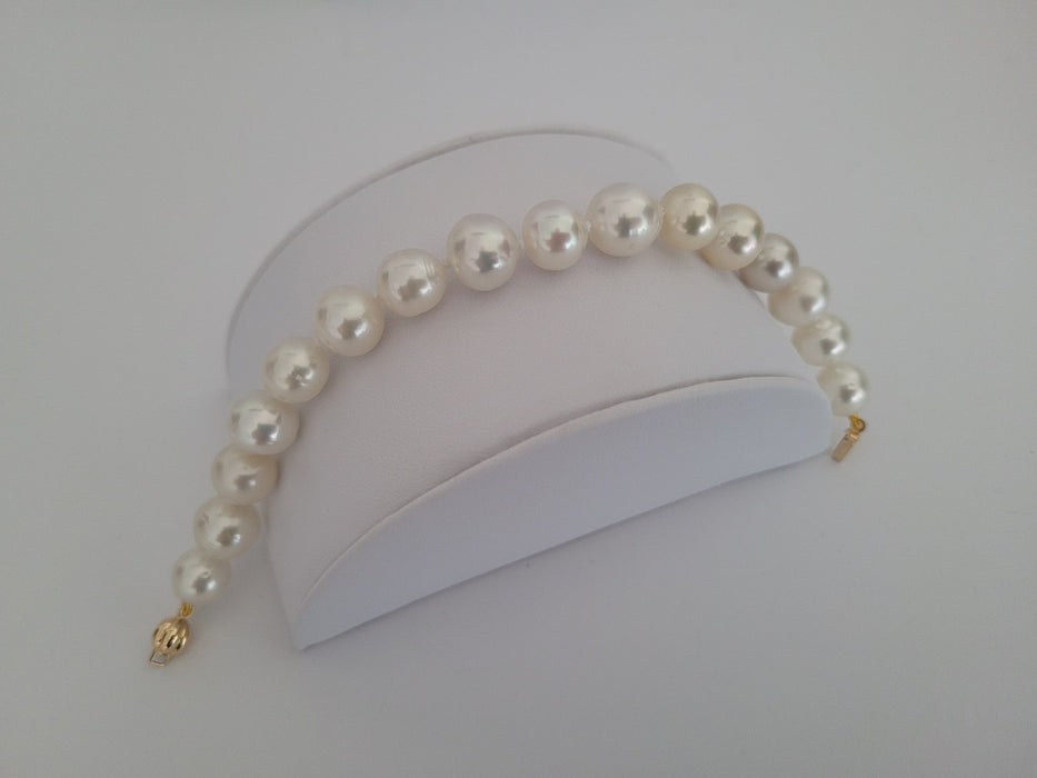 A South Sea Pearl Bracelet 8-10 mm 18 Karat Gold Clasp - The South Sea Pearl