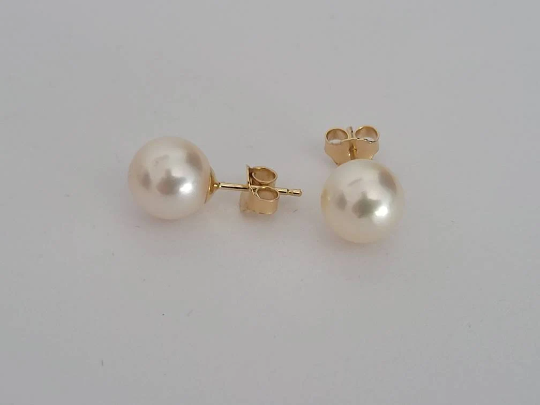 18K Akoya Pearl Earrings from Japan, manufactured in 18 Karats Solid Gold - Sizes 7-9mm -  The South Sea Pearl