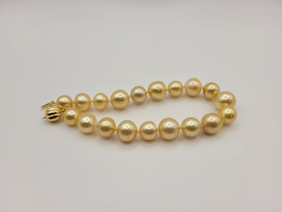 Deep Golden South Sea Pearls 9-11 mm 18 Karat Golf - Only at  The South Sea Pearl