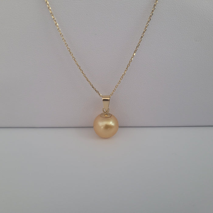 Pendant of a Golden South Sea Pearl 11 mm High Luster |  The South Sea Pearl |  The South Sea Pearl