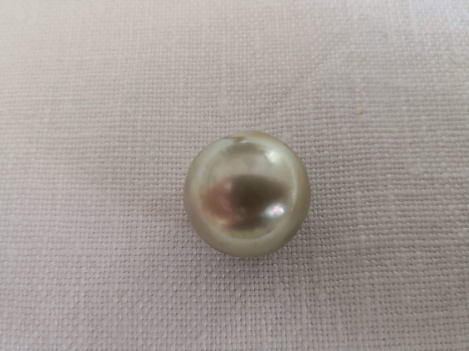 Large 18 mm Golden Natural Color South Sea Pearl - Only at  The South Sea Pearl