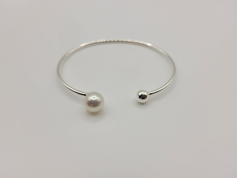South Sea Pearl Bangle 9 mm Round White Color and High Luster - Only at  The South Sea Pearl