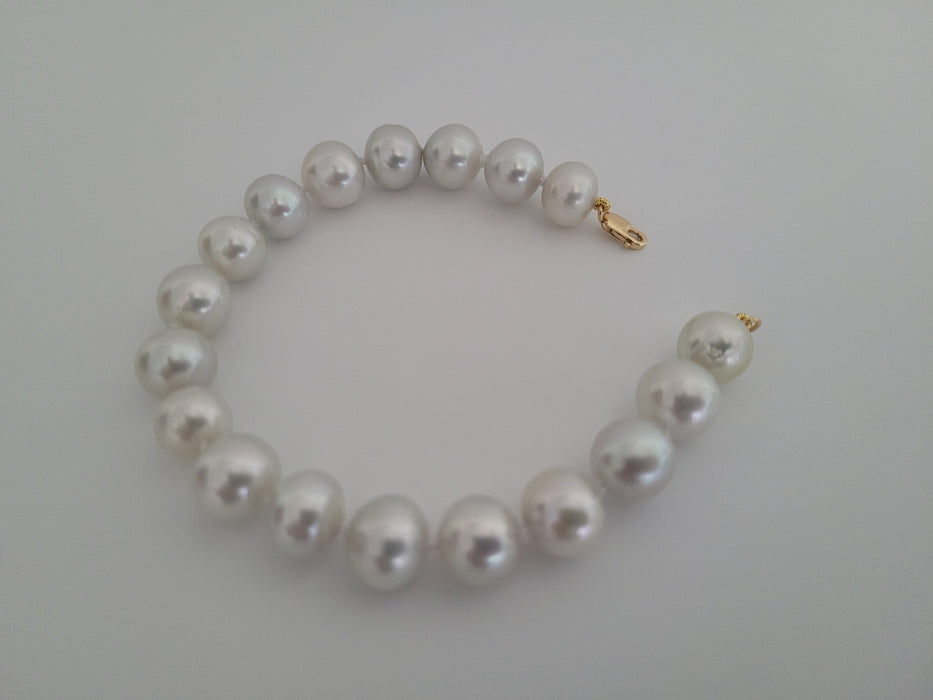 South Sea Pearl Bracelt 10-11 mm, 18 Karat Gold - Only at  The South Sea Pearl