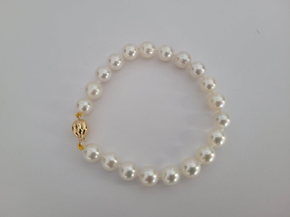 South Sea Pearls 8.80-9 mm white anf High Luster, 18 Karat Gold Clasp Bracelet - Only at  The South Sea Pearl