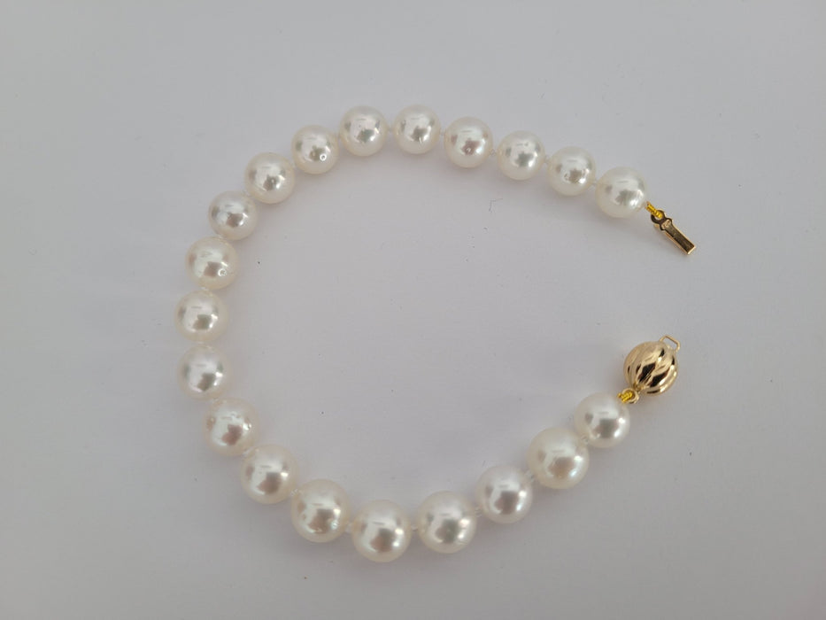 South Sea Pearls 8.80-9 mm white anf High Luster, 18 Karat Gold Clasp Bracelet - Only at  The South Sea Pearl
