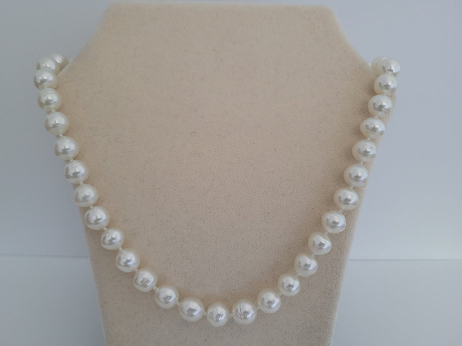 South Sea Pearls 9-10 mm White Color, High Luster, 18 Karat Yellow Gold - Only at  The South Sea Pearl