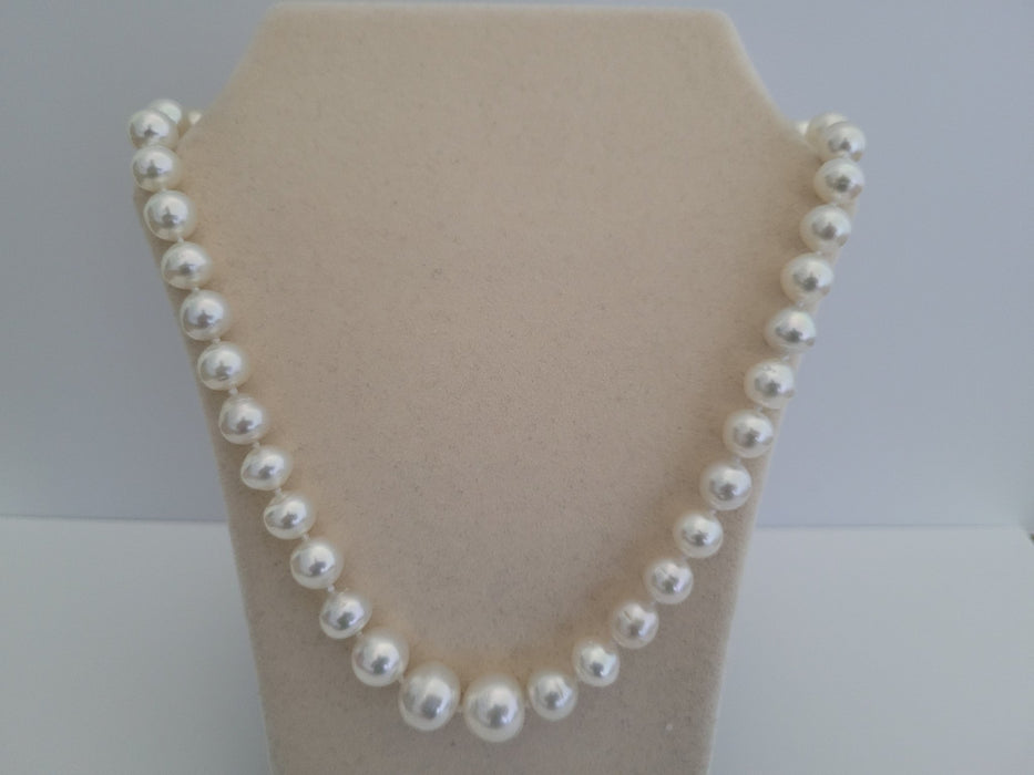 South Sea Pearls 9-14 mm, White Color, High Luster, 18 Karat Gold - Only at  The South Sea Pearl