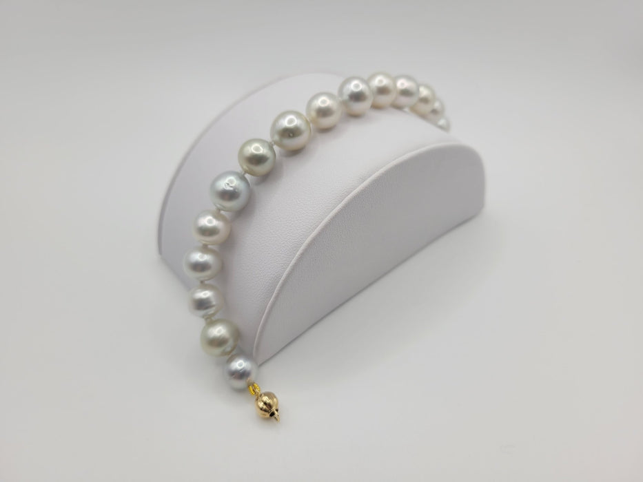 South Sea Pearls Bracelet 18 Karat Gold Clasp - The South Sea Pearl