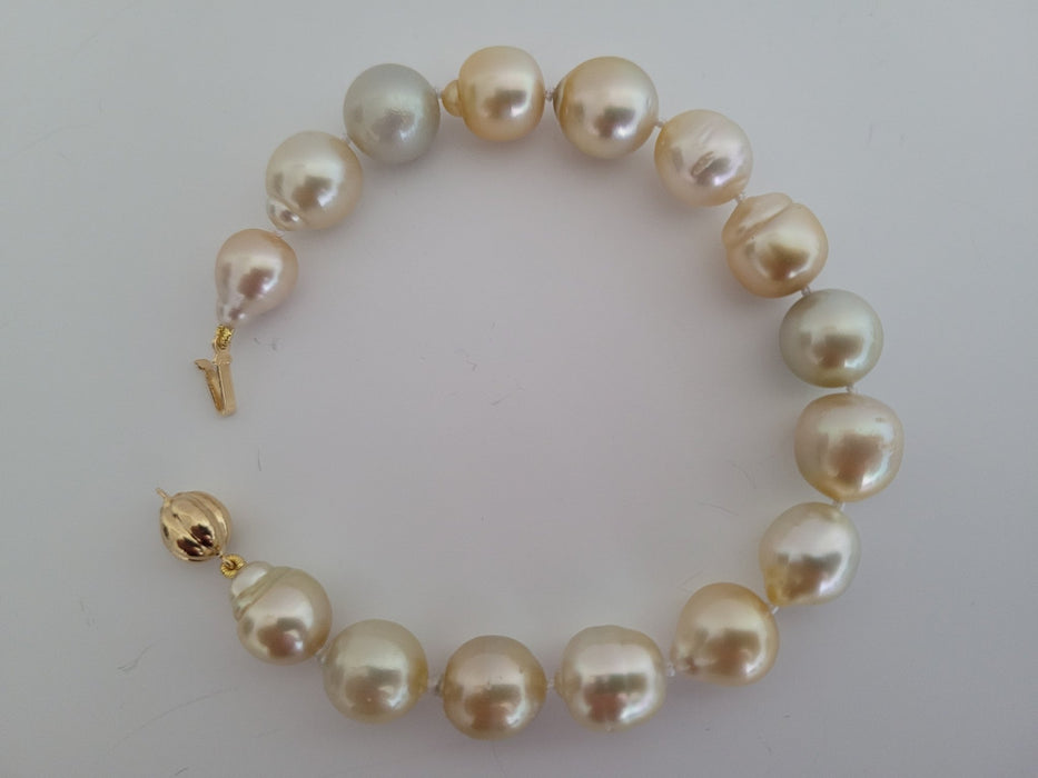 Shopping for pearls tomorrow in Kota Kinabalu - Filipino market | Pearl  Education - Pearl-Guide.com