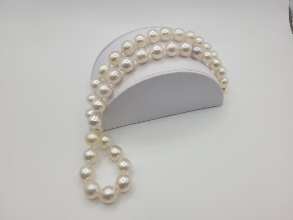 South Sea Pearls White Color 8-9 mm, 18 Karat Solid Gold Clasp - The South Sea Pearl