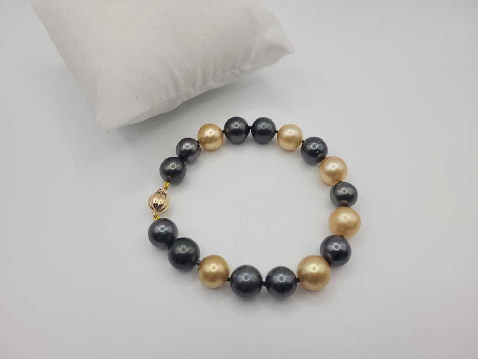 Tahiti and Golden South Sea Pearls Bracelet, 18 Karat Solid Gold clasp - The South Sea Pearl