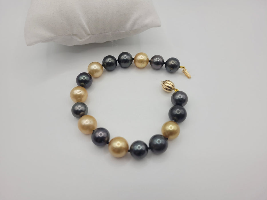 Tahiti and Golden South Sea Pearls Bracelet, 18 Karat Solid Gold clasp - The South Sea Pearl