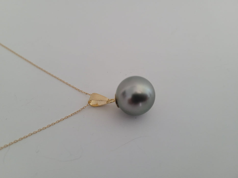 Tahiti Pearl Pendant Necklace 12 mm Round Natural Color, 18 Karat Gold - Only at  The South Sea Pearl