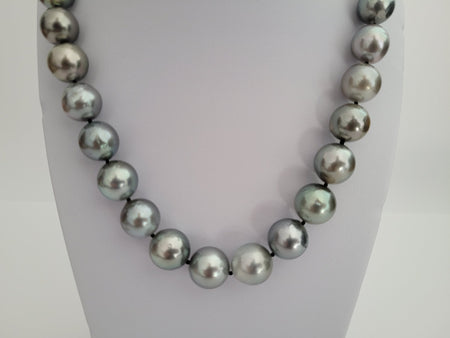 Tahiti Pearls 12-14 mm Natural Color and High Luster, 18 Karat Gold - Only at  The South Sea Pearl