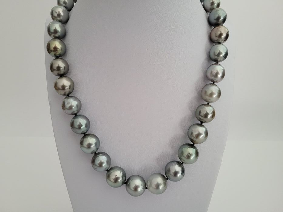 Tahiti Pearls 12-14 mm Natural Color and High Luster, 18 Karat Gold - Only at  The South Sea Pearl